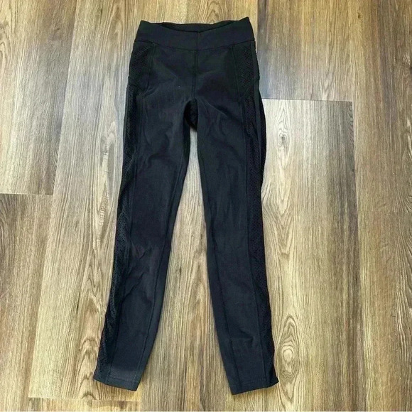 Lululemon Get Your Peek On Tight Black Leggings Sz 2 Crop Laser Cut Athleisure - Picture 1 of 11